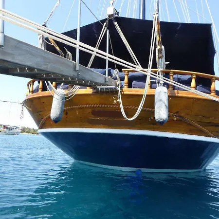 Hotel na wodzie Boat The Umoja Experience
