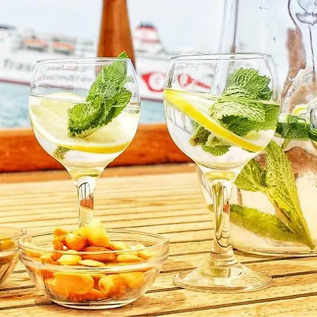 Hotel na wodzie Boat The Umoja Experience
